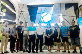 News 丨 The leaders of Xiamen Municipal Bureau of Commerce visited Irobotbox